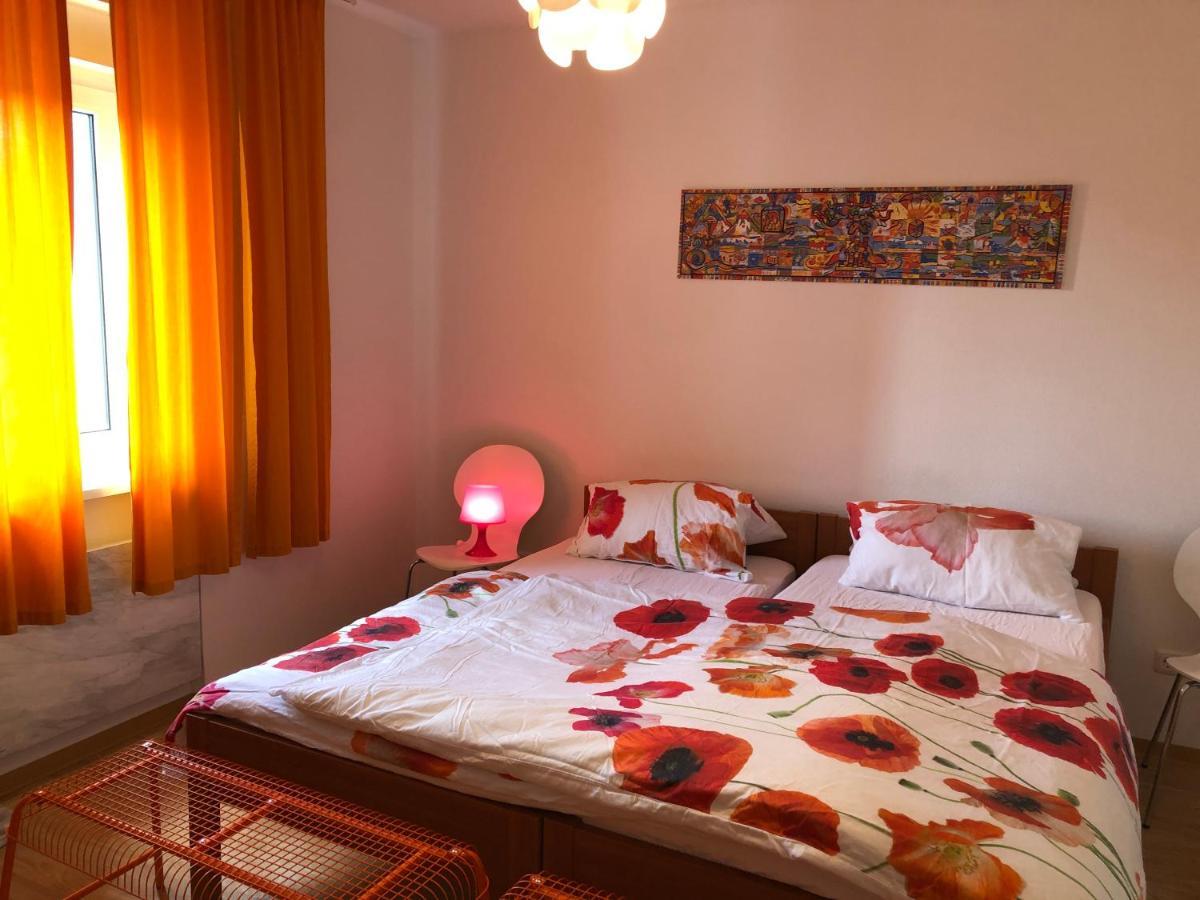Altstadt Naehe 7 Min Fussweg Ueber Alte Maibruecke Zu Pension Mit Balkon & Garten, Ideal For Long Stay, Relocation Ochsenfurt Extérieur photo