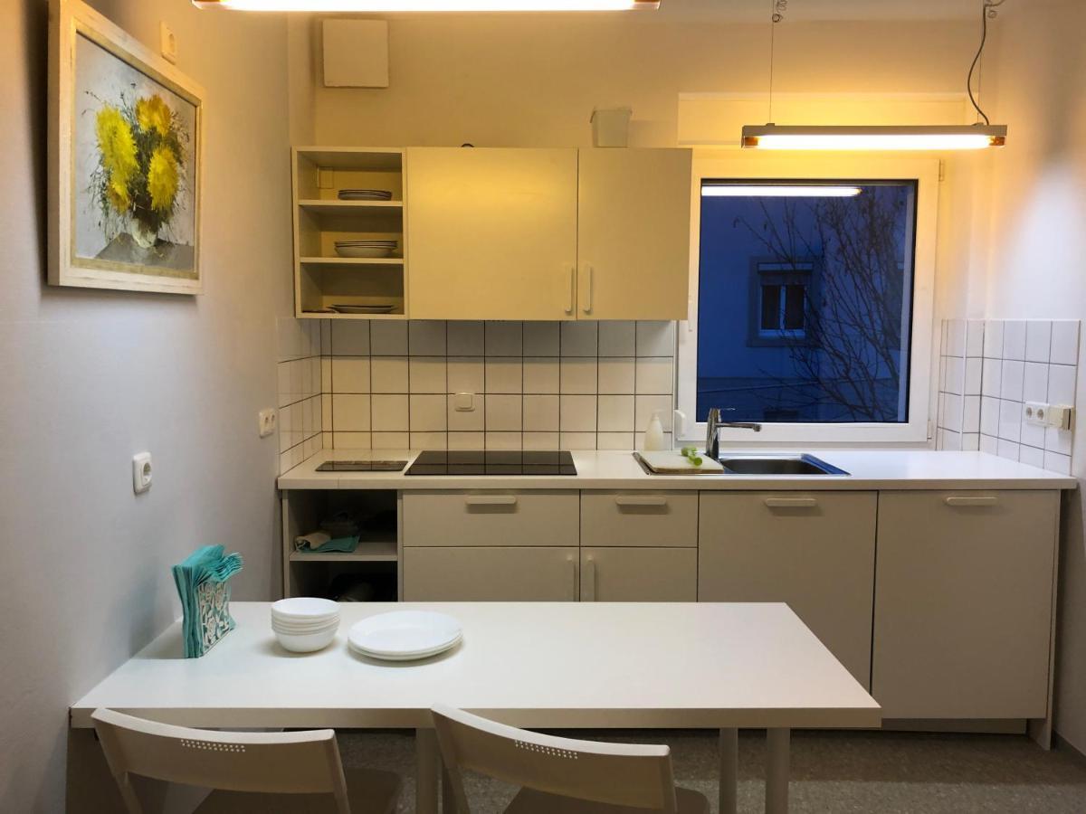 Altstadt Naehe 7 Min Fussweg Ueber Alte Maibruecke Zu Pension Mit Balkon & Garten, Ideal For Long Stay, Relocation Ochsenfurt Extérieur photo